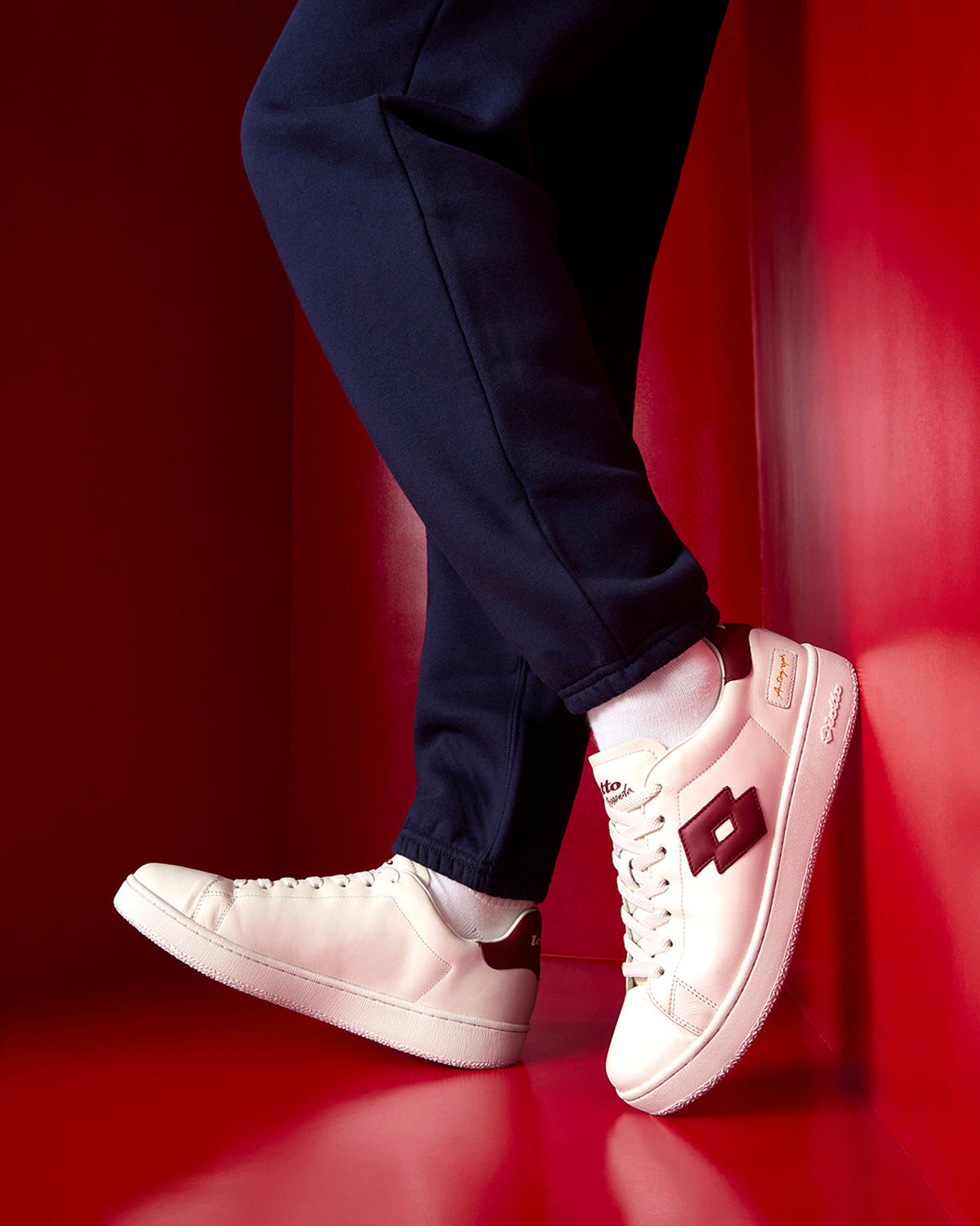 Autograph OG - Star White-Rhythmic Red