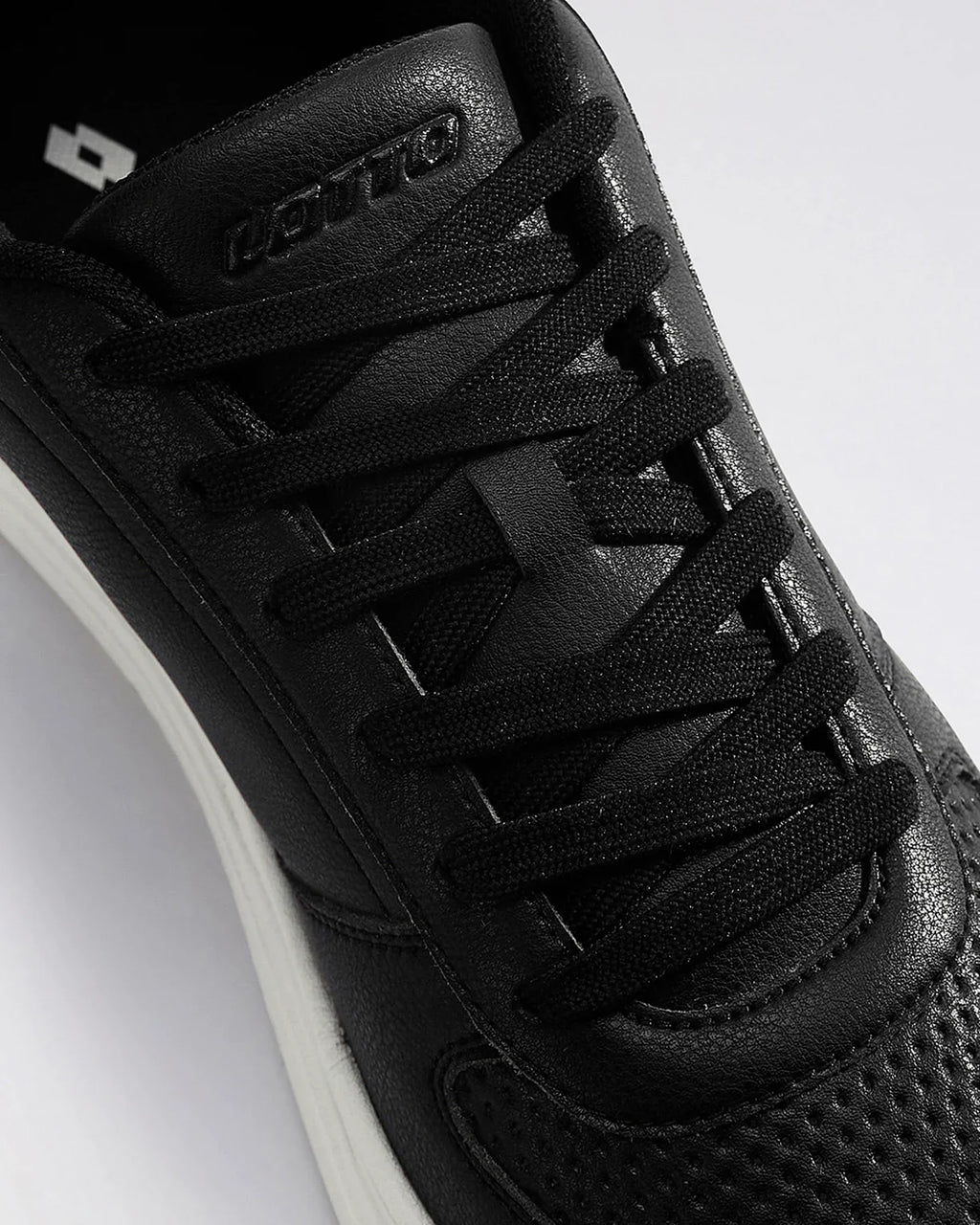 Strada - Black Beauty-Star White