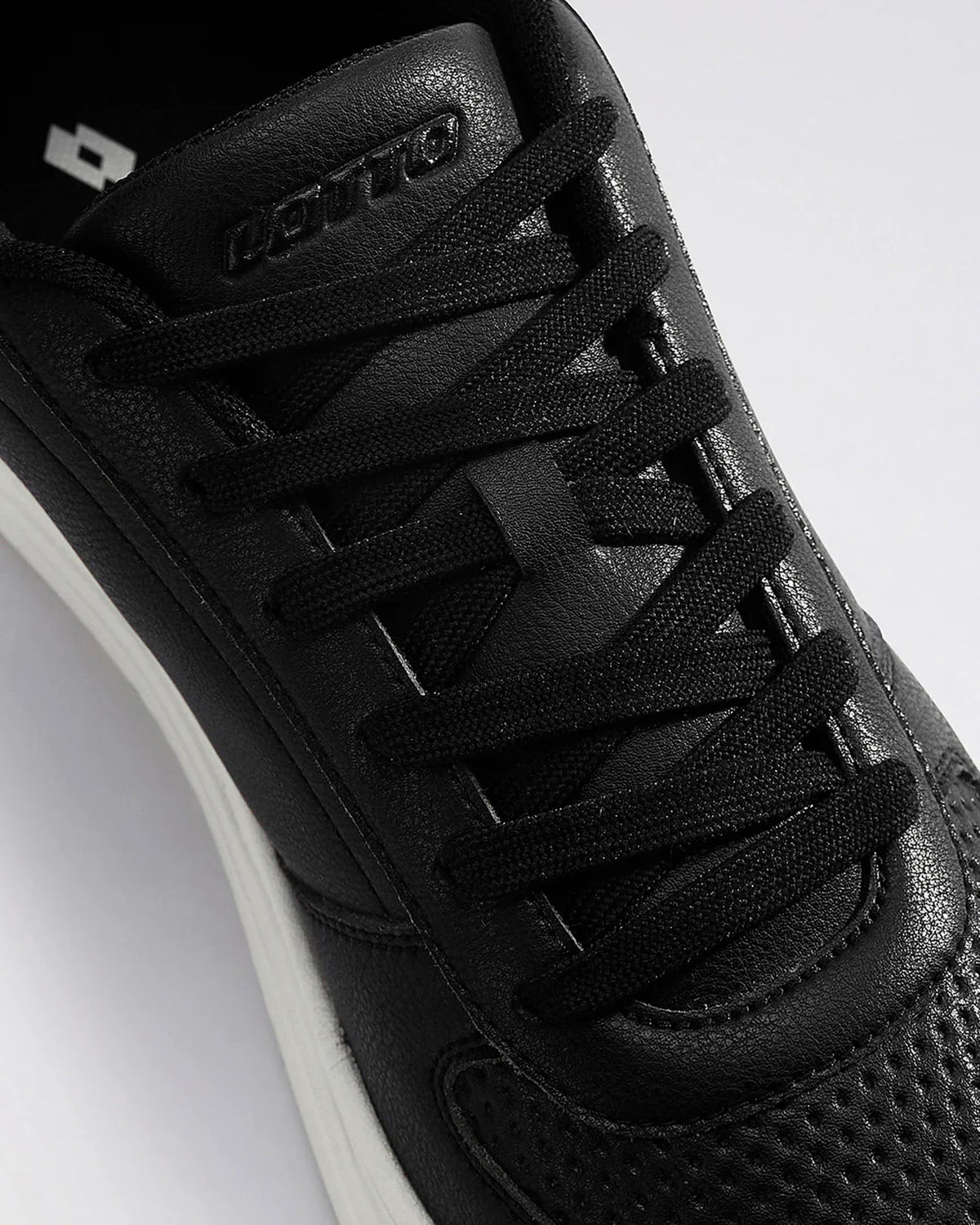 Strada - Black Beauty-Star White