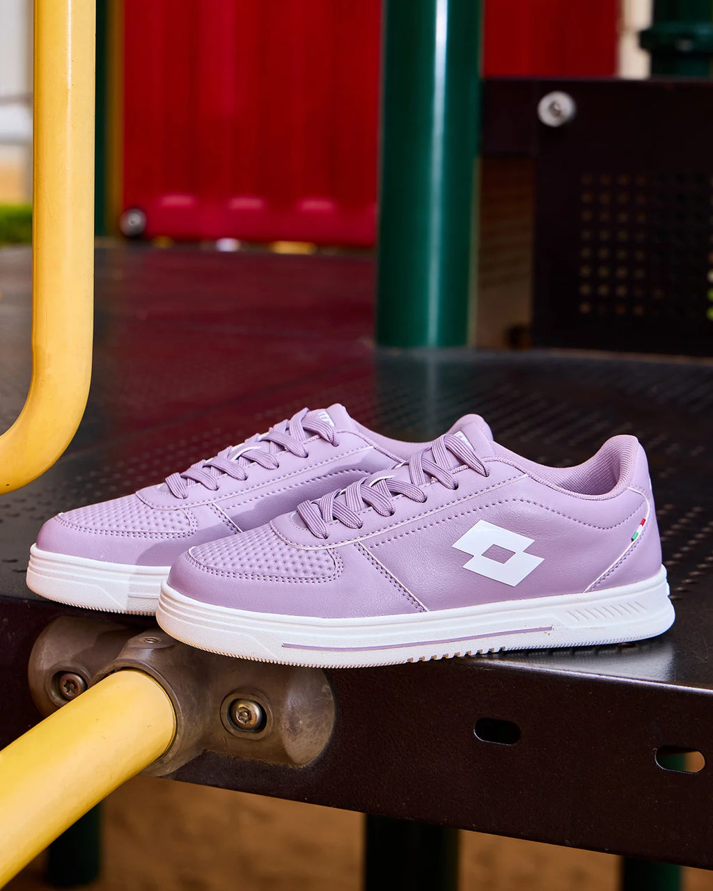 Strada - Regal Orchid-Star White