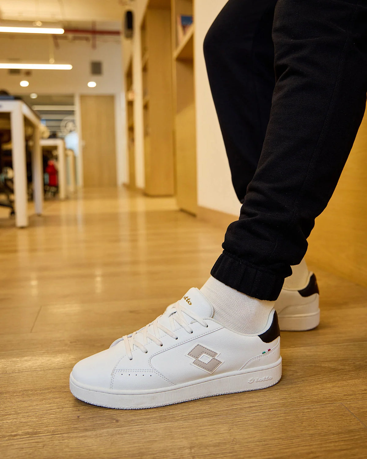Autograph Urbano - Star White-Black Beauty