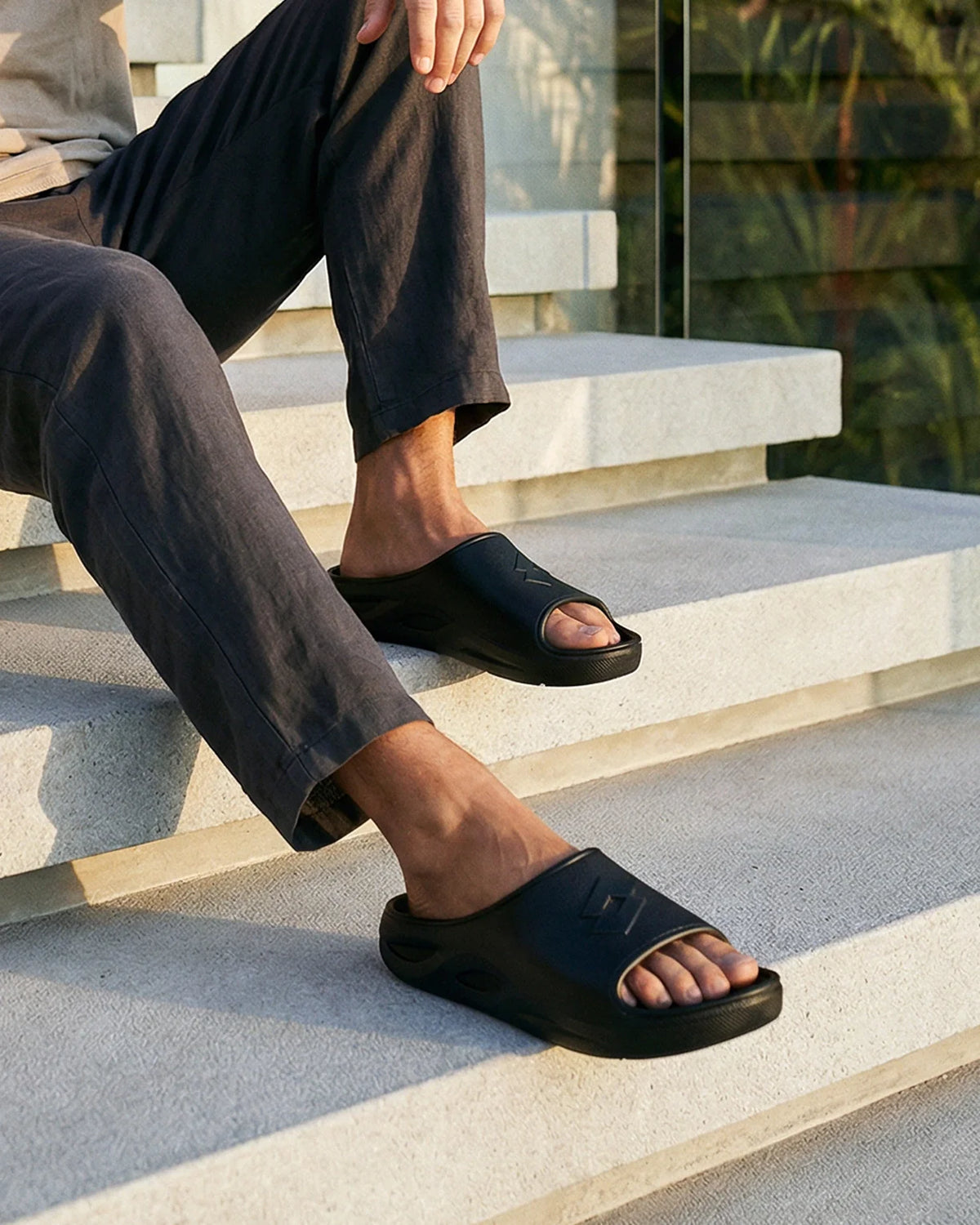 Esotica Slide - Black Beauty